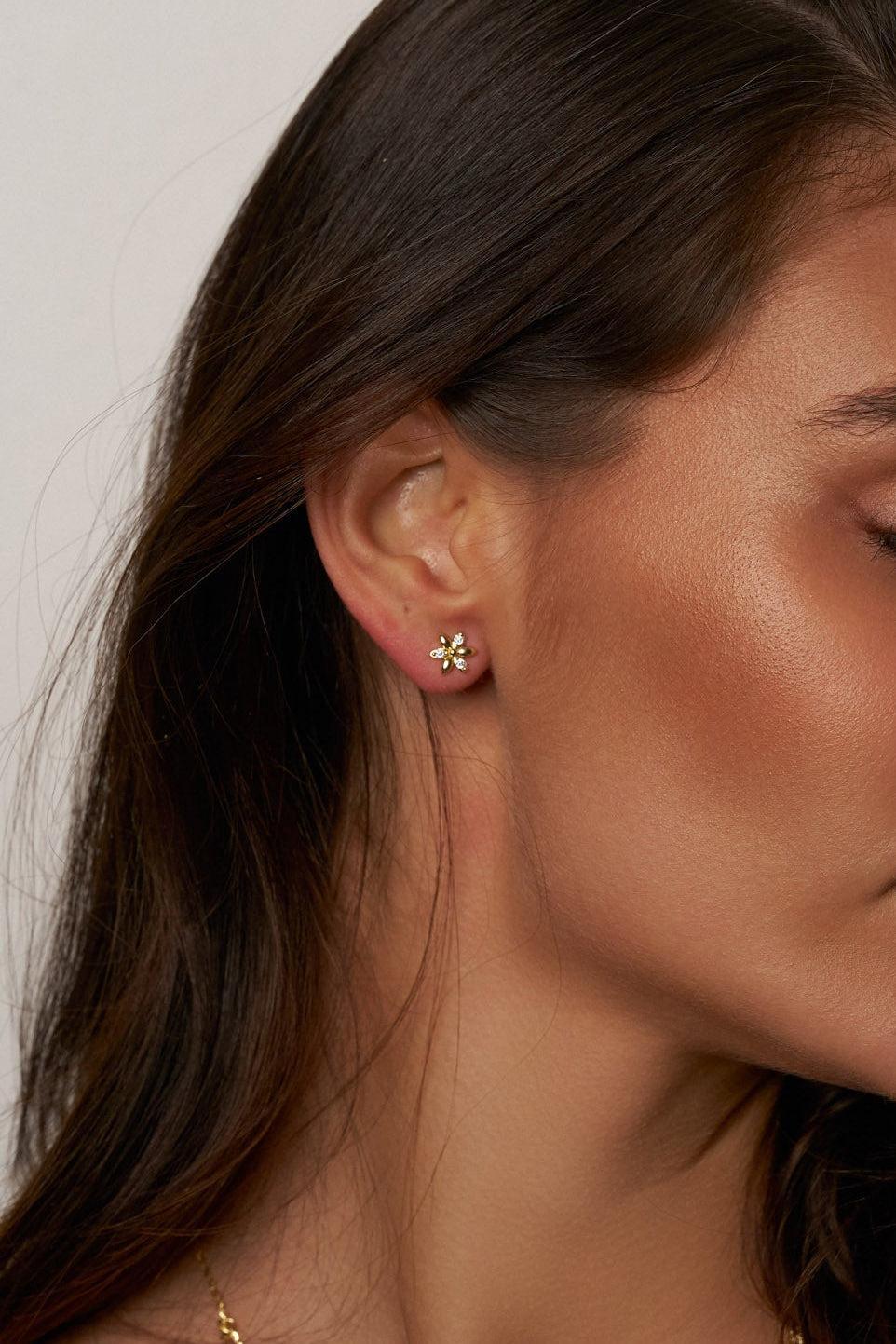 Aretes de moissanita con brillo de flores