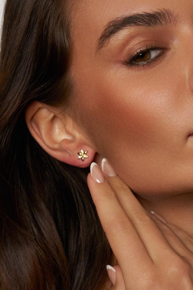 Aretes de moissanita con brillo de flores