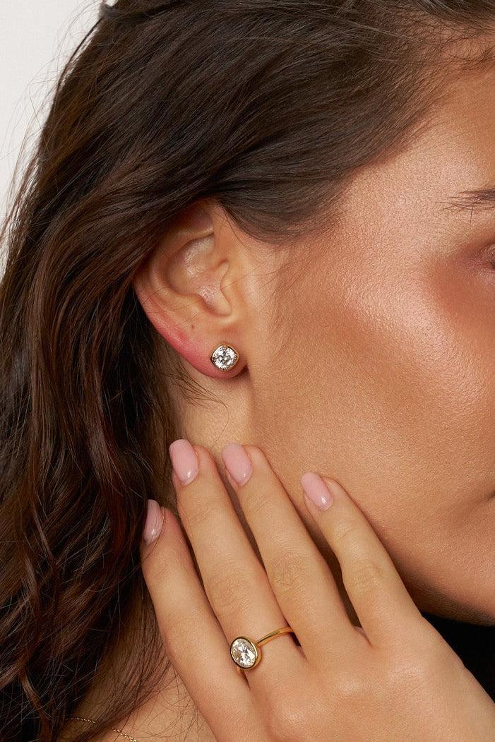 Aretes con forma de cojín de moissanita