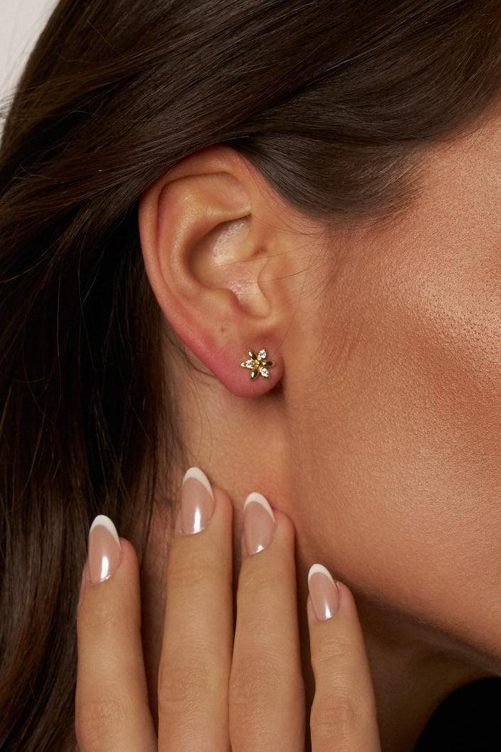Aretes de moissanita con brillo de flores
