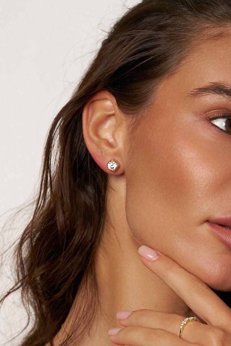 Aretes con forma de cojín de moissanita